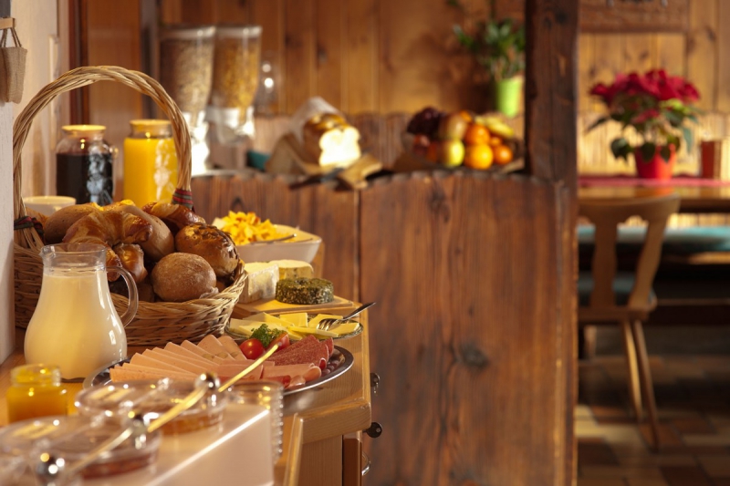 brasserie-LE LAVANDOU-min_breakfast_buffet_food_restaurant_meal_hotel_plate_fresh-718745